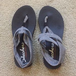 Skechers Yoga Foam. •Like Sanuks•